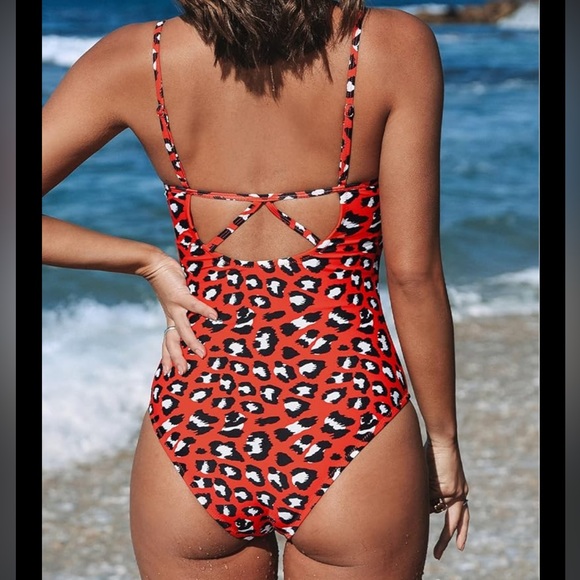 CUPSHE Women's Red V Neck Leopard Print Cut Out Back One Piece Swimsuit NWT XL - Picture 2 of 14